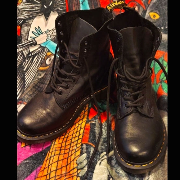 Doc Martin 1460 Pascal Black Leather Virgina US 9 UK 7 - Picture 1 of 7